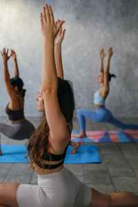 YOGA POSTNATAL
DE GASQUET
AURELIE ANDREOS
LUXEMBOURG
COURS COLLECTIFS